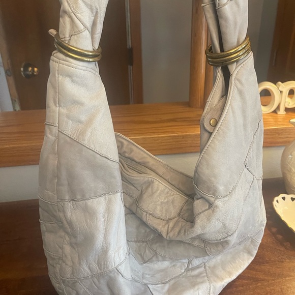 The softest gray leather De.De bag. - Picture 9 of 16